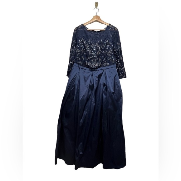 OLEG CASSINI Three Quarter Sleeve Beaded Lace Ball Gown Navy 16W - Picture 5 of 10